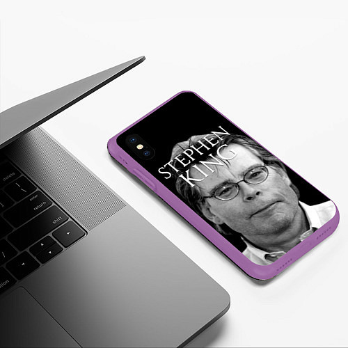 Чехол iPhone XS Max матовый Стивен Кинг - Король ужасов / 3D-Фиолетовый – фото 3