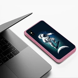 Чехол iPhone XS Max матовый Космический скейтбординг, цвет: 3D-малиновый — фото 2