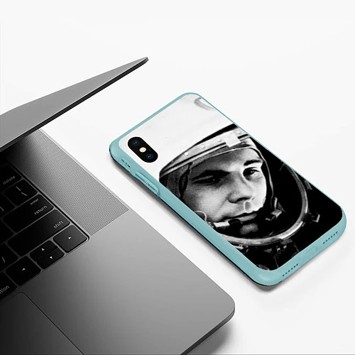 Чехол iPhone XS Max матовый Гагарин космонавт / 3D-Мятный – фото 3