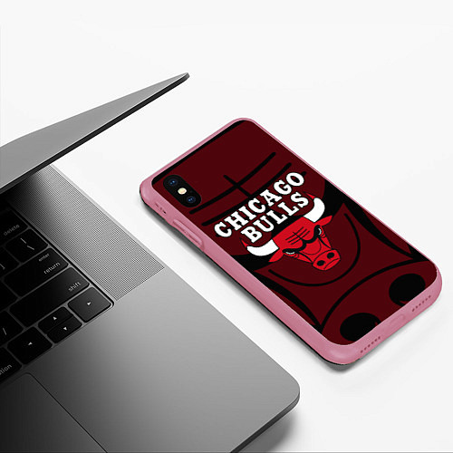 Чехол iPhone XS Max матовый CHICAGO BULLS ЧИКАГО БУЛЛС НА ФОНЕ / 3D-Малиновый – фото 3