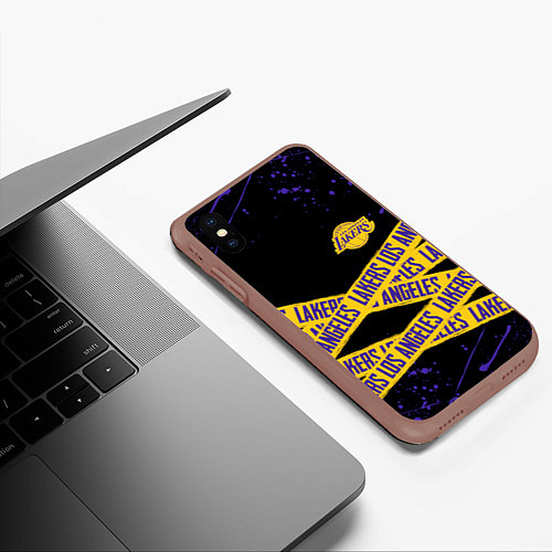 Чехол iPhone XS Max матовый LAKERS LOGO БРЫЗГИ КРАСОК / 3D-Коричневый – фото 3