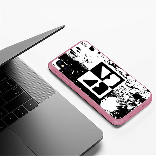 Чехол iPhone XS Max матовый GEOMETRY DASH BLACK & WHITE SMILE / 3D-Малиновый – фото 3