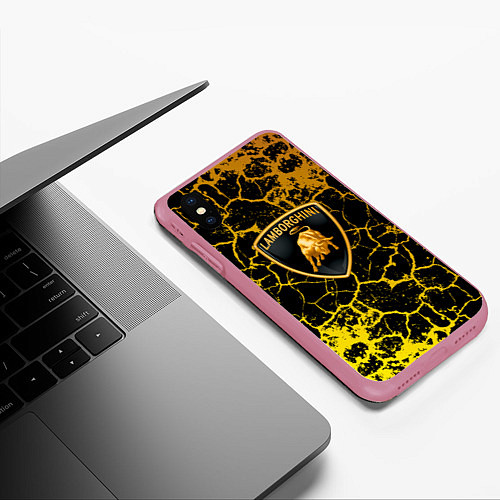 Чехол iPhone XS Max матовый Lamborghini золотые трещины / 3D-Малиновый – фото 3