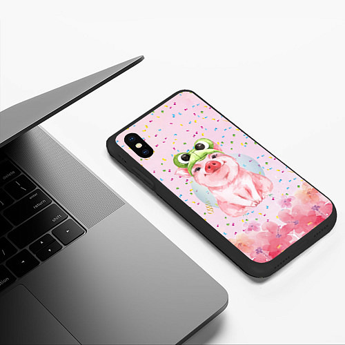 Чехол iPhone XS Max матовый Милый поросенок в шапке-лягушке / 3D-Черный – фото 3