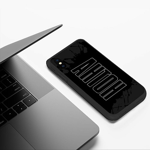 Чехол iPhone XS Max матовый Имя Антон по-вертикали с темным фоном / 3D-Черный – фото 3