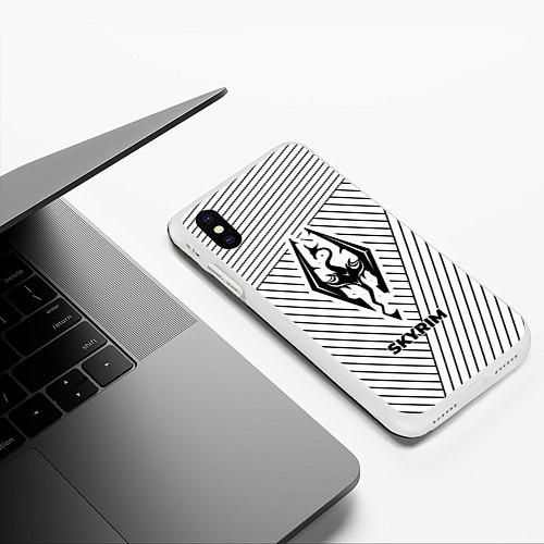 Чехол iPhone XS Max матовый Символ Skyrim на светлом фоне с полосами / 3D-Белый – фото 3