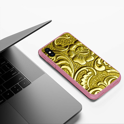 Чехол iPhone XS Max матовый Золотой орнамент - чеканка / 3D-Малиновый – фото 3