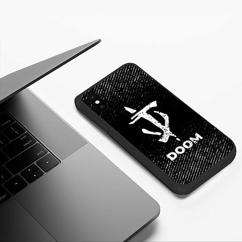 Чехол iPhone XS Max матовый Doom с потертостями на темном фоне / 3D-Черный – фото 3