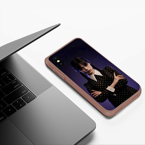 Чехол iPhone XS Max матовый Wednesday: Violet Light / 3D-Коричневый – фото 3