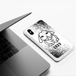 Чехол iPhone XS Max матовый 2023 Кролик с банданой на светлом, цвет: 3D-белый — фото 2