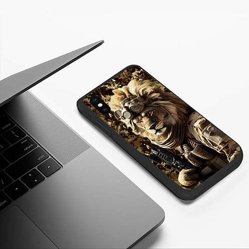 Чехол iPhone XS Max матовый Лев солдат / 3D-Черный – фото 3