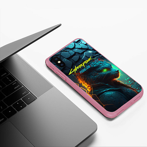 Чехол iPhone XS Max матовый Сyberpunk 2077 phantom liberty cat / 3D-Малиновый – фото 3