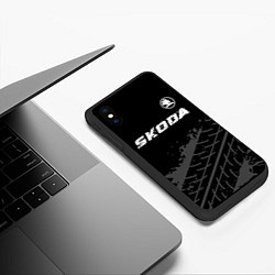 Чехол iPhone XS Max матовый Skoda speed на темном фоне со следами шин: символ, цвет: 3D-черный — фото 2