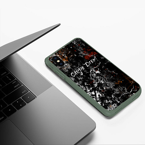 Чехол iPhone XS Max матовый Надпись carpe diem, живи настоящим / 3D-Темно-зеленый – фото 3