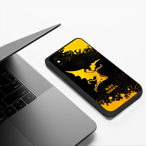 Чехол iPhone XS Max матовый Black Sabbath - gold gradient / 3D-Черный – фото 3