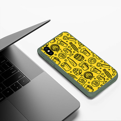 Чехол iPhone XS Max матовый Пиво и аксессуары - жёлтый / 3D-Темно-зеленый – фото 3