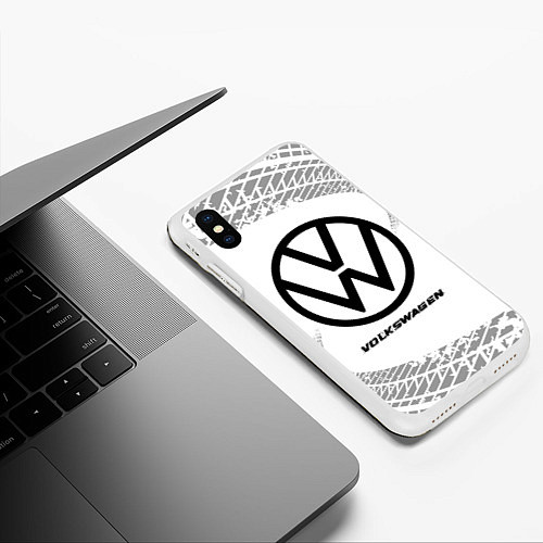 Чехол iPhone XS Max матовый Volkswagen speed на светлом фоне со следами шин / 3D-Белый – фото 3