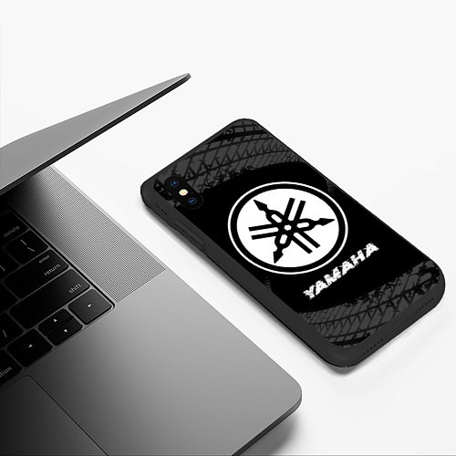 Чехол iPhone XS Max матовый Yamaha speed на темном фоне со следами шин / 3D-Черный – фото 3