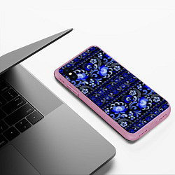 Чехол iPhone XS Max матовый Новогодняя гжельская роспись цветами на чёрном фон, цвет: 3D-розовый — фото 2