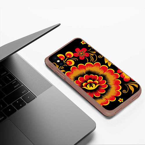 Чехол iPhone XS Max матовый Хохломская роспись красно-жёлтые цветы на чёрном ф / 3D-Коричневый – фото 3