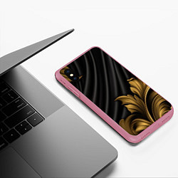 Чехол iPhone XS Max матовый Лепнина золотые узоры на черной ткани, цвет: 3D-малиновый — фото 2