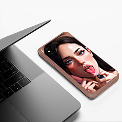 Чехол iPhone XS Max матовый Меган Фокс с зажигалкой из фильма Тело Дженнифер, цвет: 3D-коричневый — фото 2