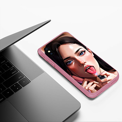 Чехол iPhone XS Max матовый Меган Фокс с зажигалкой из фильма Тело Дженнифер / 3D-Малиновый – фото 3