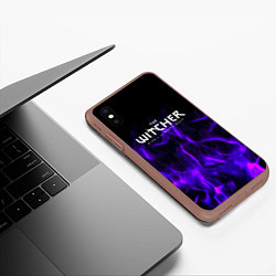 Чехол iPhone XS Max матовый Ведьмак неоновый огонь текстура, цвет: 3D-коричневый — фото 2