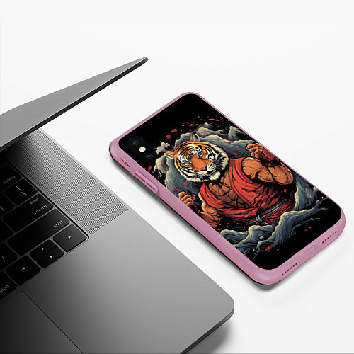 Чехол iPhone XS Max матовый Тигр в стойке тайский бокс / 3D-Розовый – фото 3