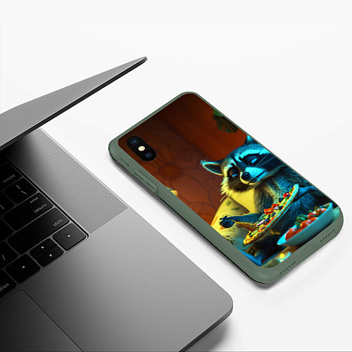 Чехол iPhone XS Max матовый Сонный енот с пиццей на диване / 3D-Темно-зеленый – фото 3