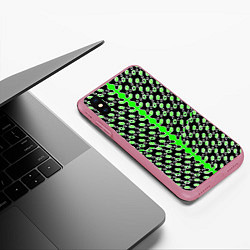 Чехол iPhone XS Max матовый Зелёные киберпанк ячейки на чёрном фоне, цвет: 3D-малиновый — фото 2