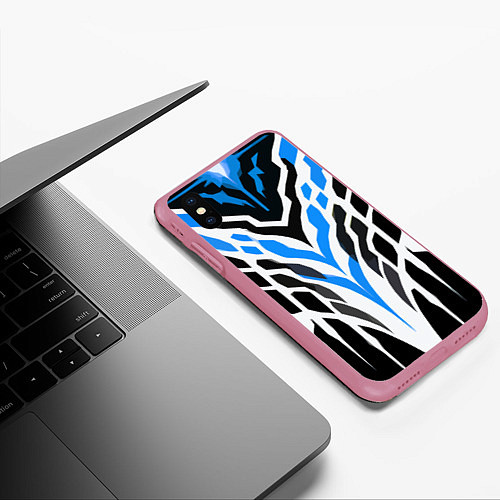 Чехол iPhone XS Max матовый Агрессивные сине-белые полосы на чёрном фоне / 3D-Малиновый – фото 3