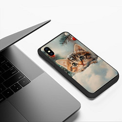 Чехол iPhone XS Max матовый Маленький котенок на снегу с новогодними шариками, цвет: 3D-черный — фото 2