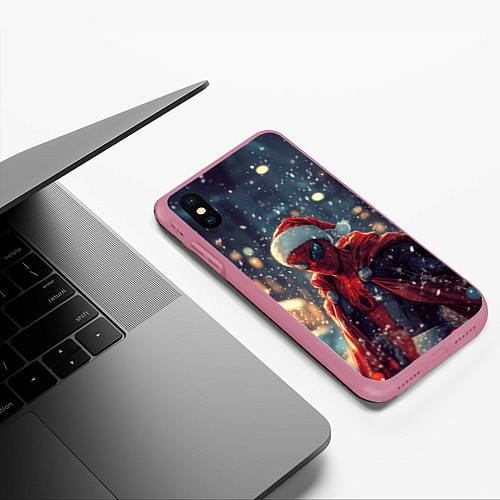 Чехол iPhone XS Max матовый Человек-паук в шапке Санты / 3D-Малиновый – фото 3