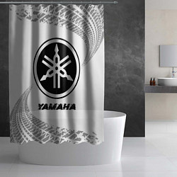 Шторка для душа Yamaha speed на светлом фоне со следами шин, цвет: 3D-принт — фото 2