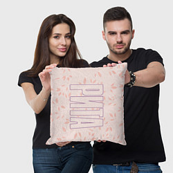 Подушка квадратная Имя Рита по-вертикали с розовым фоном, цвет: 3D-принт — фото 2