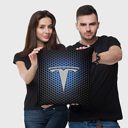 Подушка квадратная Tesla - металлический логотип на сетке, цвет: 3D-принт — фото 2