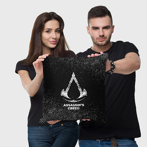 Подушка квадратная Assassins Creed с потертостями на темном фоне / 3D-принт – фото 3