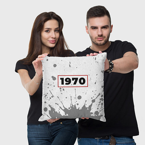 Подушка квадратная 1970 - в красной рамке на светлом / 3D-принт – фото 3