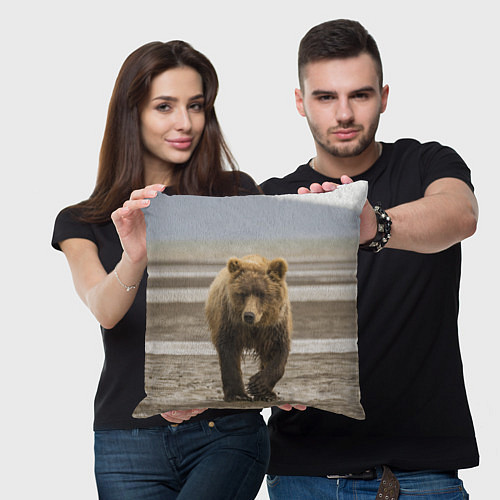 Подушка квадратная Медвежонок в аэропорту / 3D-принт – фото 3