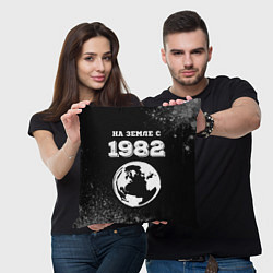 Подушка квадратная На Земле с 1982: краска на темном, цвет: 3D-принт — фото 2
