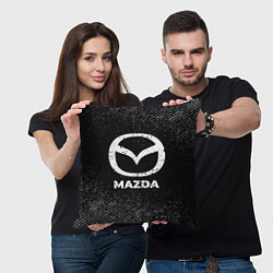 Подушка квадратная Mazda с потертостями на темном фоне, цвет: 3D-принт — фото 2