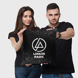 Подушка квадратная Linkin Park с потертостями на темном фоне, цвет: 3D-принт — фото 2