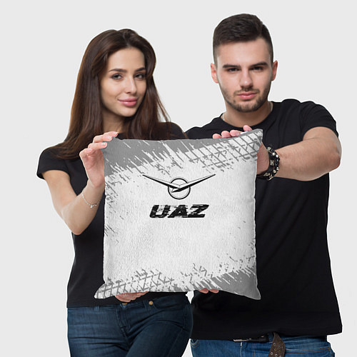 Подушка квадратная UAZ speed на светлом фоне со следами шин / 3D-принт – фото 3