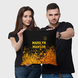 Подушка квадратная Marilyn Manson - gold gradient посередине, цвет: 3D-принт — фото 2