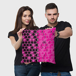 Подушка квадратная Техно-киберпанк шестиугольники розовый и чёрный с, цвет: 3D-принт — фото 2