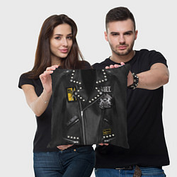 Подушка квадратная Косуха с нашивками Queen, цвет: 3D-принт — фото 2
