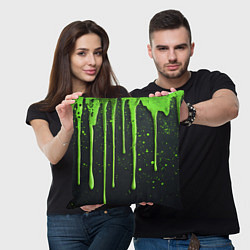 Подушка квадратная Зеленая краска стекающая на черном фоне, цвет: 3D-принт — фото 2