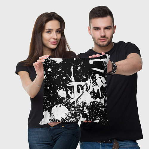 Подушка квадратная Doom белые краски / 3D-принт – фото 3