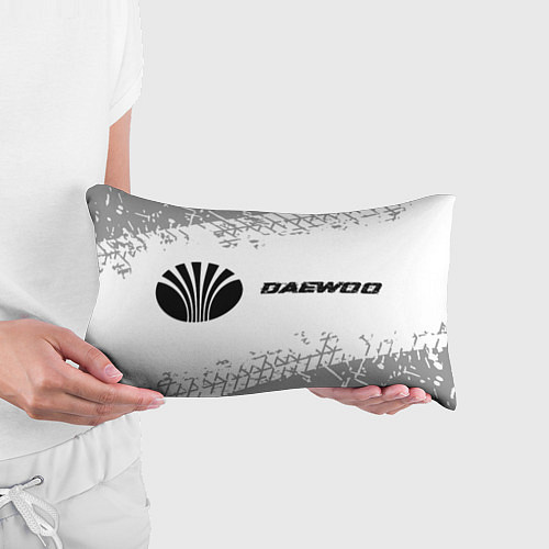 Подушка-антистресс Daewoo speed на светлом фоне со следами шин: надпи / 3D-принт – фото 3